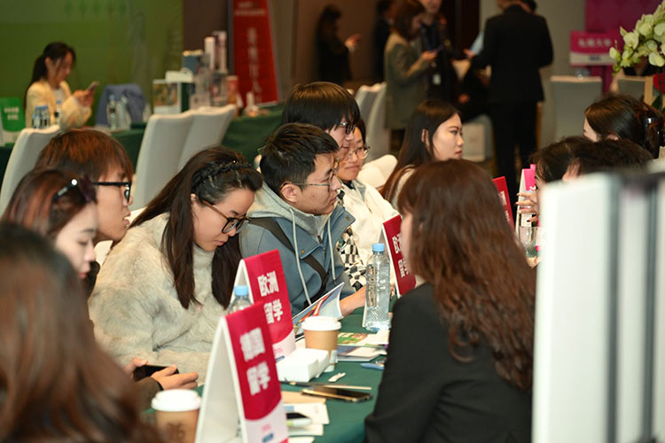 2025朗阁海内外国际升学秋季教育展青岛站圆满落幕！